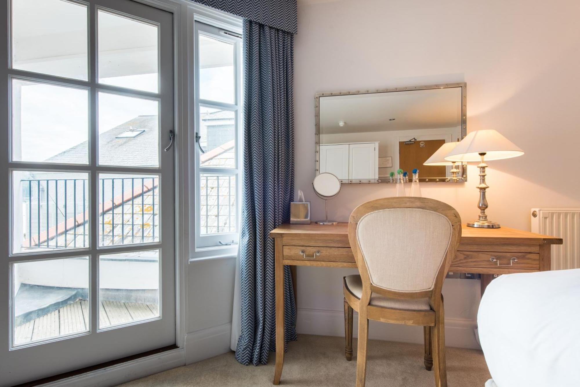 The Old Quay House Hotel Fowey Room photo